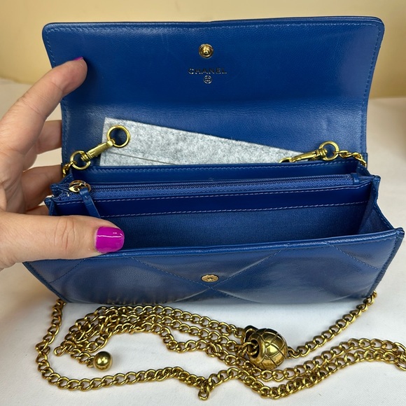 CHANEL 19 CC Blue Lambskin Flap Long Wallet  Sticker Series #29 2019, CHANEL box - Picture 4 of 17